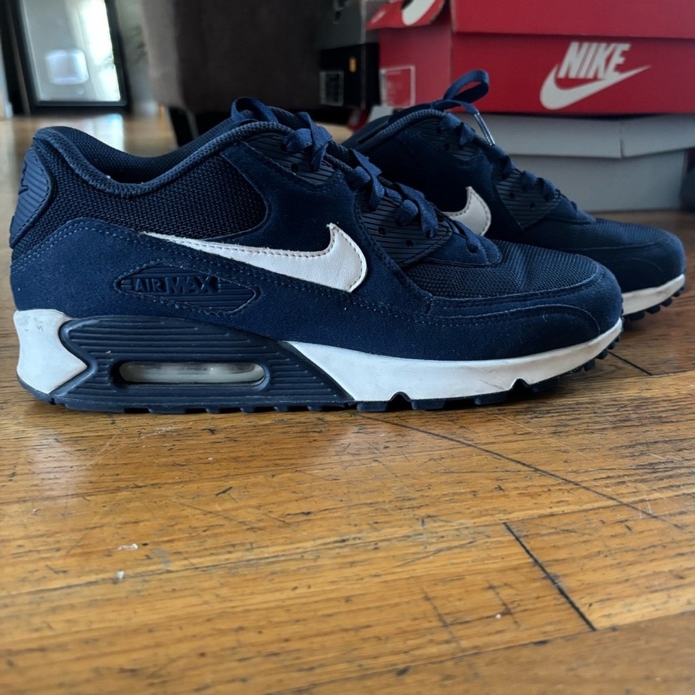 Nike Air Max 90
Men's 9.5